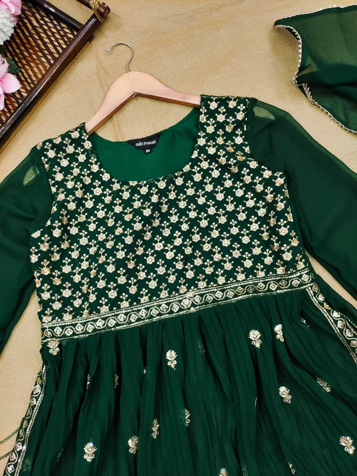 Beautiful Women Green Naira Cut Kurta Pant Dupatta Suit. mahezon