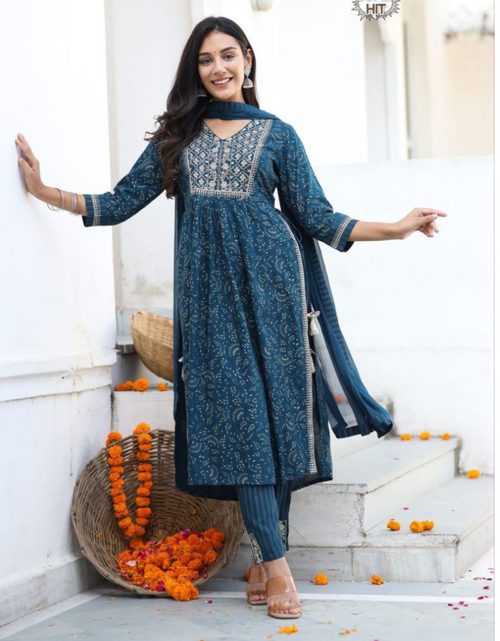 महिलाएं खूब पसंद कर रही हैं इन फैशनेबल Kurti Pant Set With Dupatta को आजकल  बनी हुई हैं ट्रेंड में - Kurti Pant Set With Dupatta Adorable Traditional  Outfits For Every Occasion