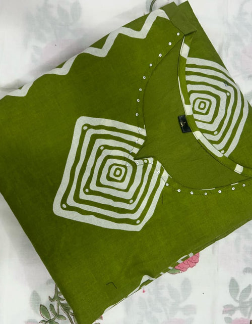 Load image into Gallery viewer, Cotton Green Women&#39;s Kurti Pant set with Dupatta mahezon
