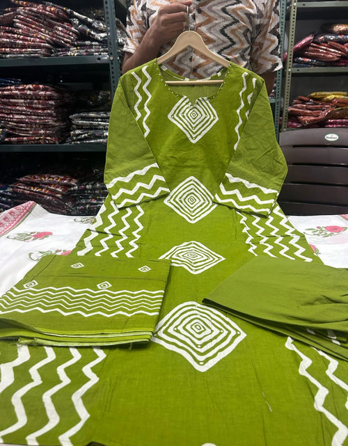 Load image into Gallery viewer, Cotton Green Women&#39;s Kurti Pant set with Dupatta mahezon
