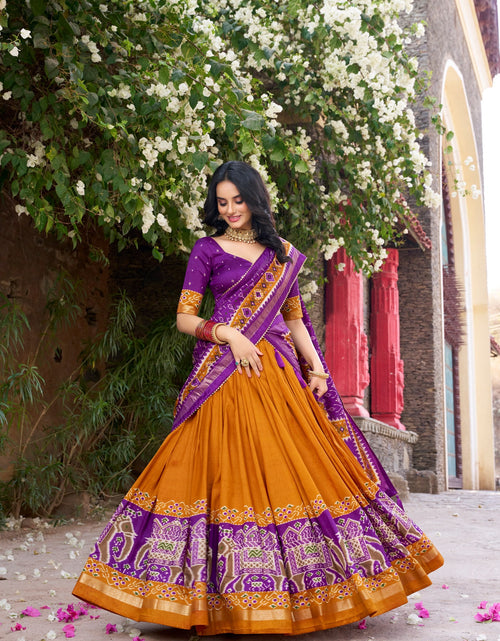 Load image into Gallery viewer, Traditional Indian Women’s Wedding Reception Lehenga Choli mahezon
