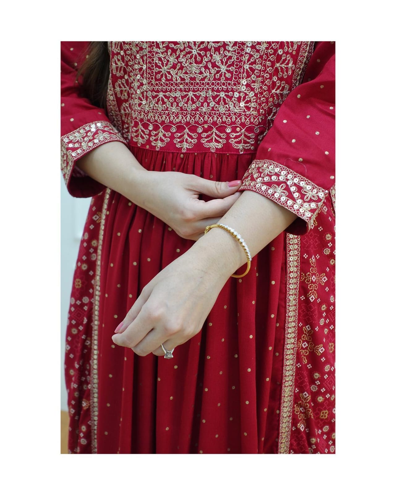 Beautiful Women Red Naira cut Kurta Pant with Dupatta Dress.  mahezon