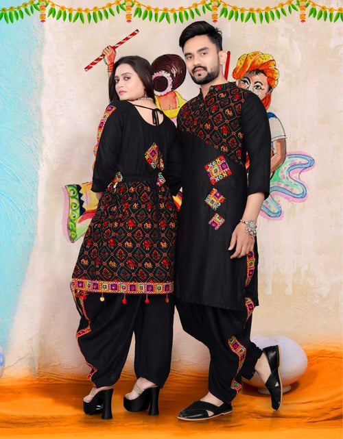 Load image into Gallery viewer, Couple wear Traditional Navratri Men Kurta Dhoti and Women Kedia Dhoti mahezon
