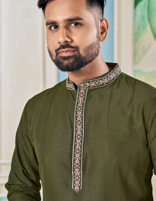 Load image into Gallery viewer, Men Traditional Indian Kurta Pyjama Set for Wedding and Festival mahezon
