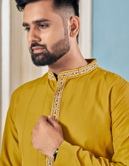 Load image into Gallery viewer, Men Traditional Indian Kurta Pyjama Set for Wedding and Festival mahezon
