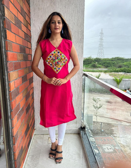 Load image into Gallery viewer, Navratri  Women Traditional Pink Kurti mahezon
