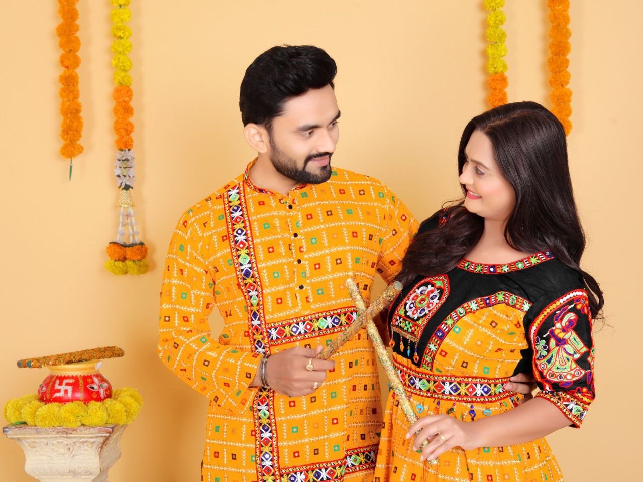 Navratri Traditional Indian Yellow Couple Wear Same Matching Outfits Set Dress mahezon