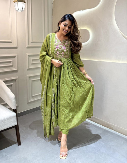 Load image into Gallery viewer, Designer Cotton Green Women&#39;s Kurta Pant with Dupatta Set
