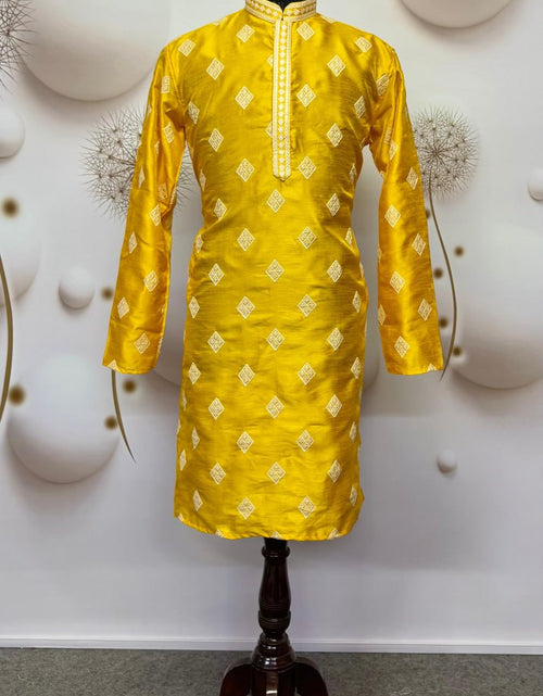 Load image into Gallery viewer, Men’s Sequence Embroidery Kurta Pajama mahezon
