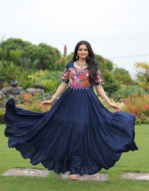 Load image into Gallery viewer, Navratri Traditional Indian Women Gown mahezon
