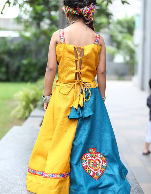 Load image into Gallery viewer, Navratri Garba Kids Girls Lehenga Blouse mahezon
