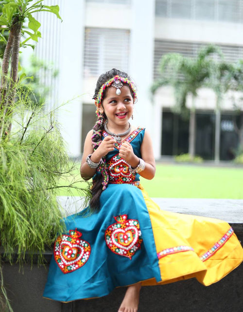 Load image into Gallery viewer, Navratri Garba Kids Girls Lehenga Blouse mahezon
