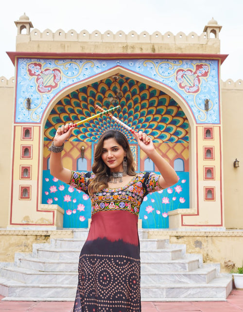 Load image into Gallery viewer, Navratri Garba Women Kurti mahezon
