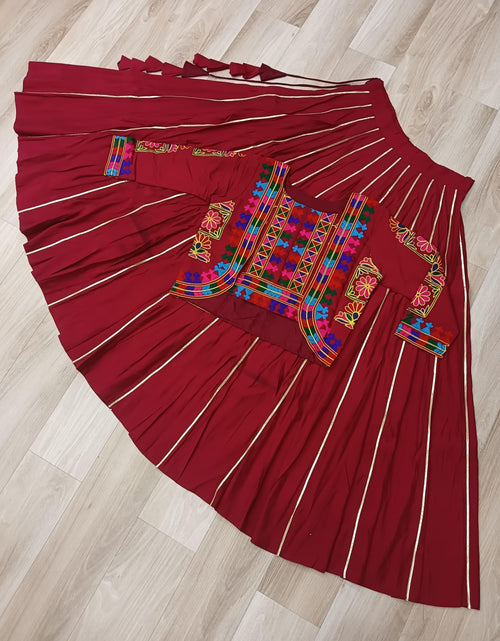 Load image into Gallery viewer, Traditional Navratri Gamthi Embroidery Women Lehenga Choli mahezon
