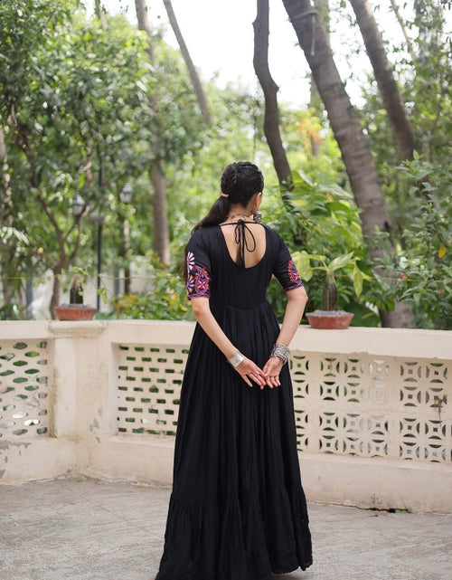 Load image into Gallery viewer, Indian Navratri Traditional Indian Women Gown mahezon
