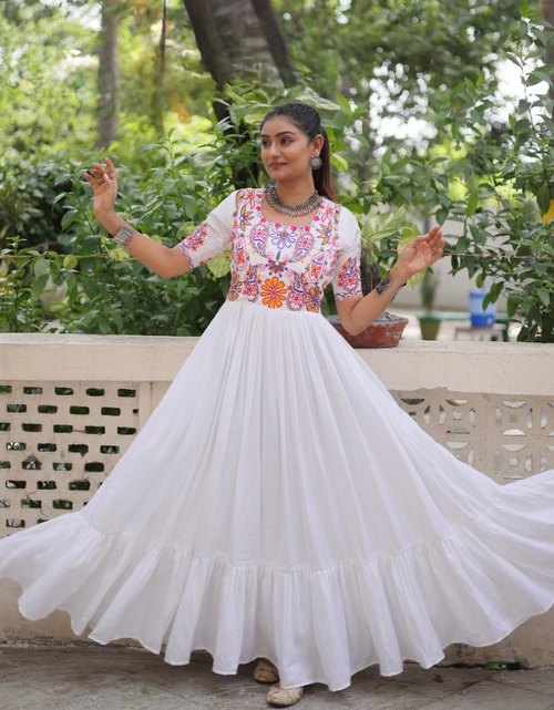 Load image into Gallery viewer, Indian Navratri Traditional Indian Women Gown mahezon

