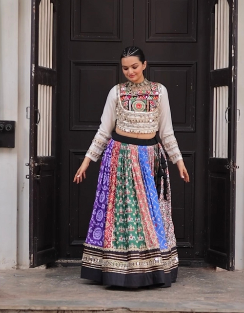 Load image into Gallery viewer, Navratri Designer Lehenga Choli mahezon
