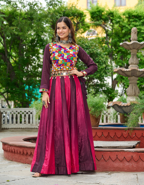Load image into Gallery viewer, Navratri Garba Stylish Lehenga Choli mahezon
