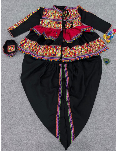 Load image into Gallery viewer, Navratri Traditional Indian Men Kedia Dhoti Set mahezon
