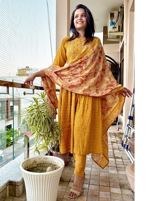 Load image into Gallery viewer, Party wear 3 Piece Women Kurta Pant with Dupatta Suit Haldi mahezon

