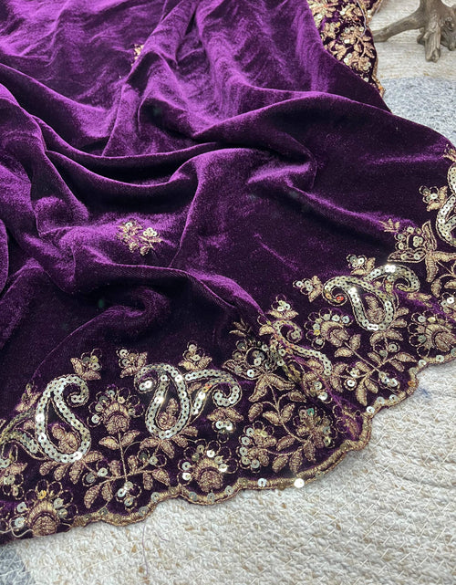 Load image into Gallery viewer, Winter Designer Velvet Women Saree mahezon
