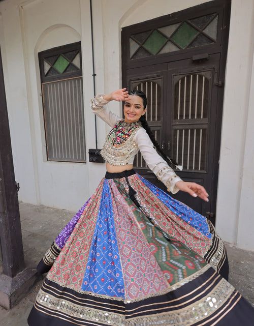 Load image into Gallery viewer, Navratri Designer Lehenga Choli mahezon
