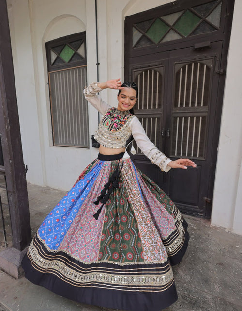 Load image into Gallery viewer, Navratri Designer Lehenga Choli mahezon
