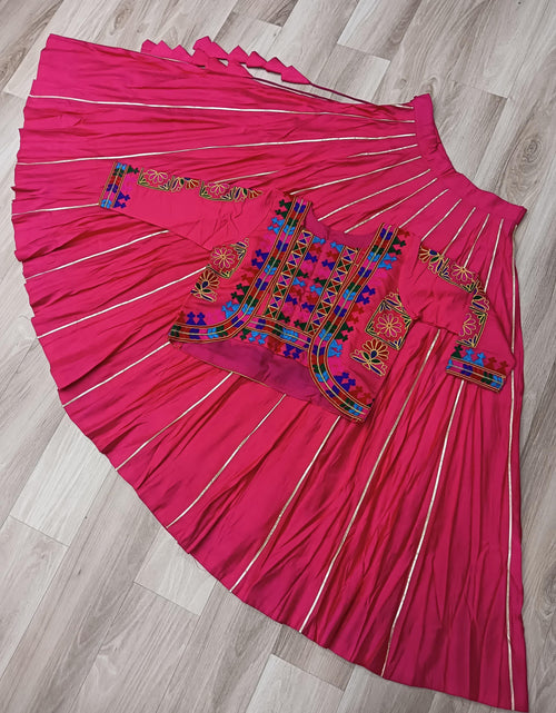 Load image into Gallery viewer, Traditional Navratri Gamthi Embroidery Women Lehenga Choli mahezon
