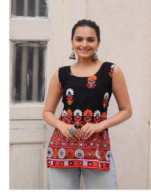 Load image into Gallery viewer, Navratri Garba Embroidery Women Top mahezon

