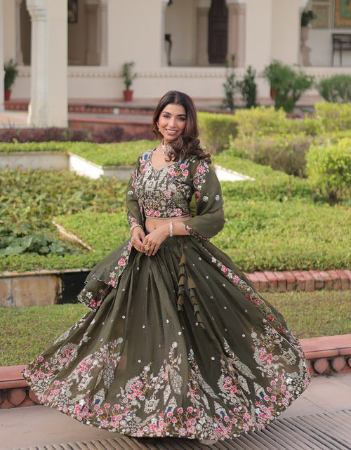 Load image into Gallery viewer, Wedding Embroidery Women Lehenga Blouse Dupatta mahezon
