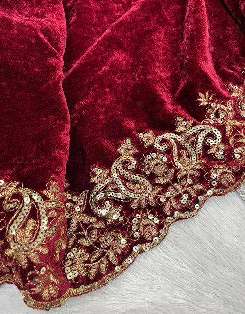 Load image into Gallery viewer, Winter Designer Velvet Women Saree mahezon
