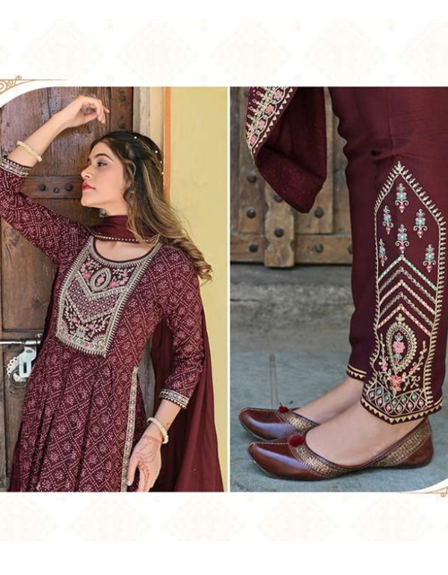 Load image into Gallery viewer, Women Bandhej Naira Cut Kurti Pant Dupatta set
