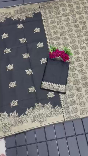 Load and play video in Gallery viewer, Women&#39;s Black Silk Saree for Pongal Makar Sankranti
