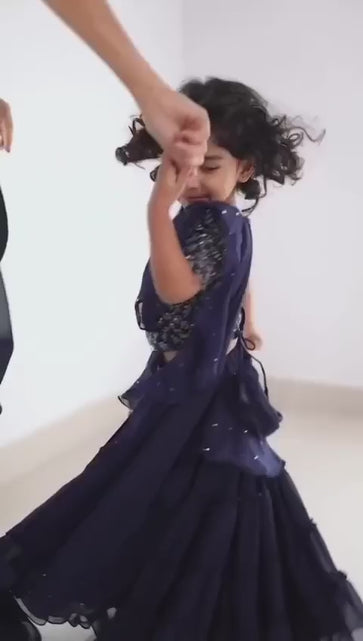 Load and play video in Gallery viewer, Stylish Kids Girls Designer Party wear Lehenga Saree Dress
