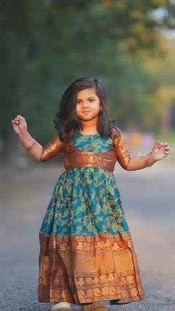 Load and play video in Gallery viewer, Kids Narayan Peth Cotton Gown
